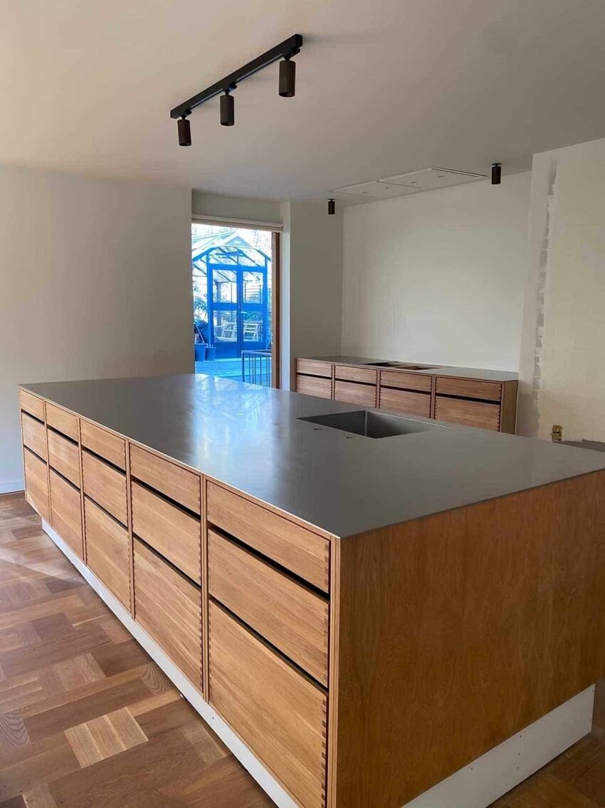 Stålbordplader: Den ultimative guide til det rå og tidløse køkkenvalg